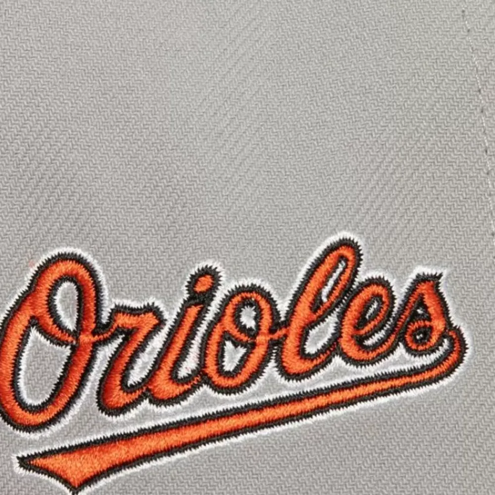 Headwear Mitchell & Ness -Bases Loaded Fitted Coop Baltimore Orioles