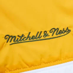 Apparel Mitchell & Ness Jackets & Outerwear-In The Clutch Puffer Jacket Vintage Logo Green Bay Packers