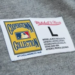 Apparel Mitchell & Ness T-Shirts & Tops-Legends S/S Tee Pittsburgh Pirates Roberto Clemente