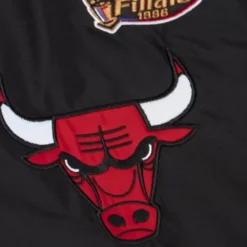 Apparel Mitchell & Ness Jackets & Outerwear-Team Origins Pullover Anorak Chicago Bulls